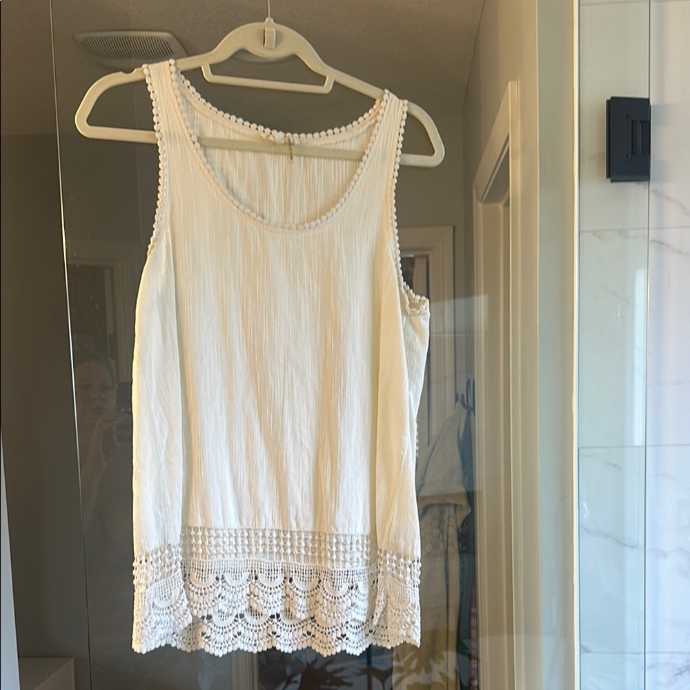 Entro White Sleeveless Tank Top with Lace Trim